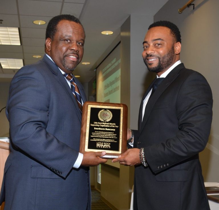 Darrin Williams recibe el premio de la Cámara de Comercio de Little Rock