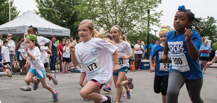 Kids participating in Southern Bancorp fun run