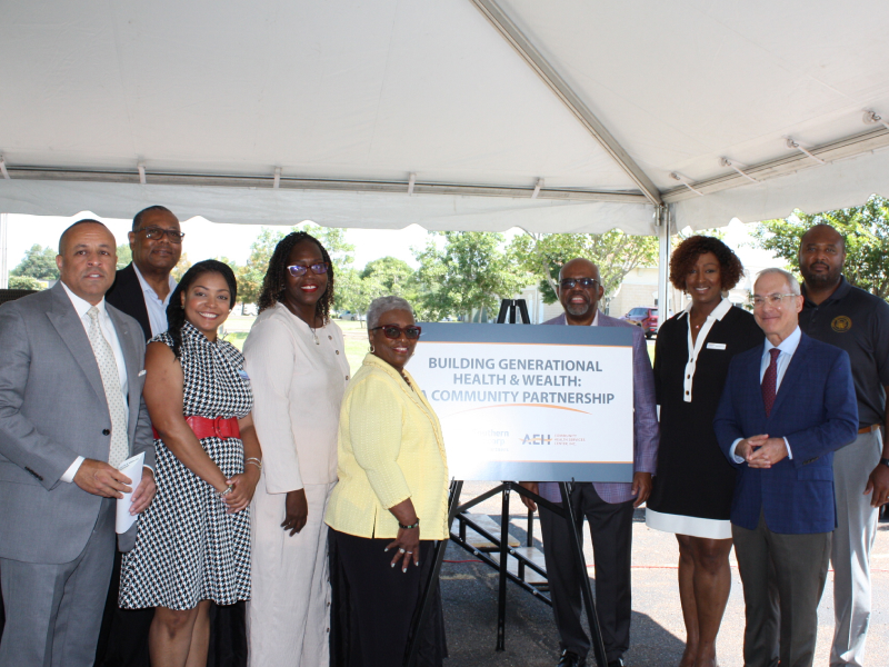 John celebra la jubilación de Charlestien Harris, asesor financiero de SBCP durante muchos años.